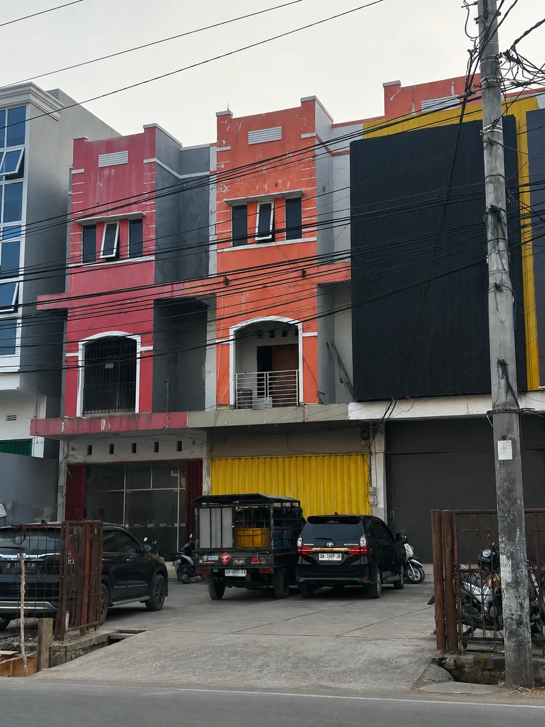 Shophouse for Rent, 5 by 20 Metres on Jl. Gatot Subroto, Banjarmasin