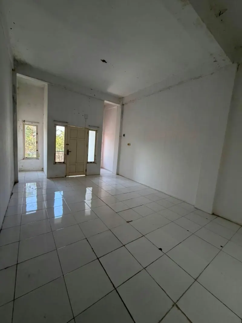 马辰 Benua Anyar 三层商铺出租 2