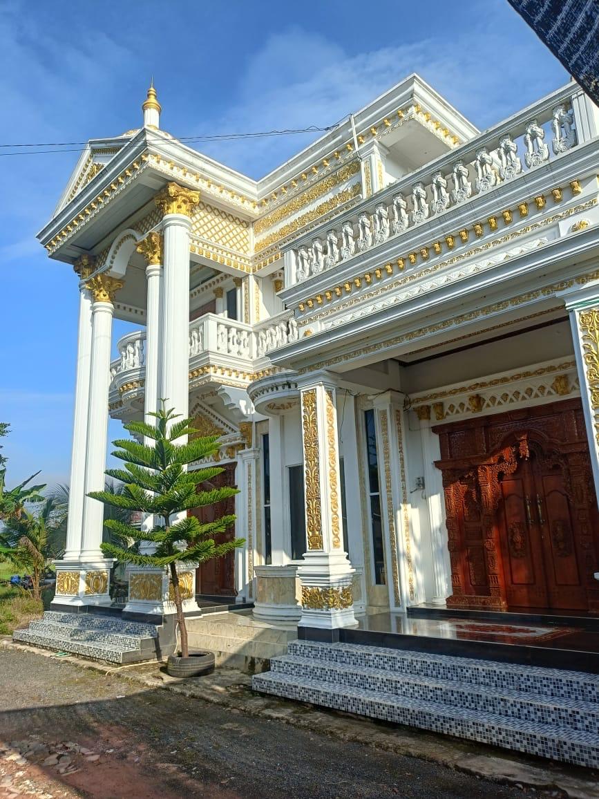 Rumah Mewah Dijual 300 m² Dua Lantai di Amuntai Selatan