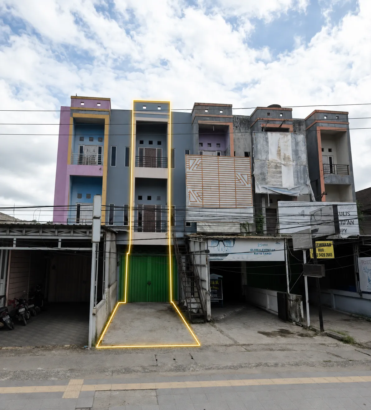 Ruko Disewakan 3 Lantai 4 x 28 Meter di Jl. Brigjend Hasan Basry