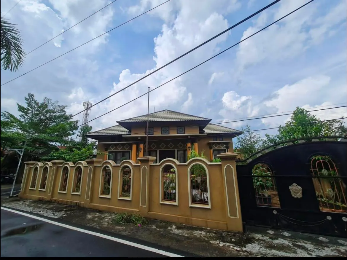 班惹马辛 Jl. Sultan Adam 带泳池住宅出售 2