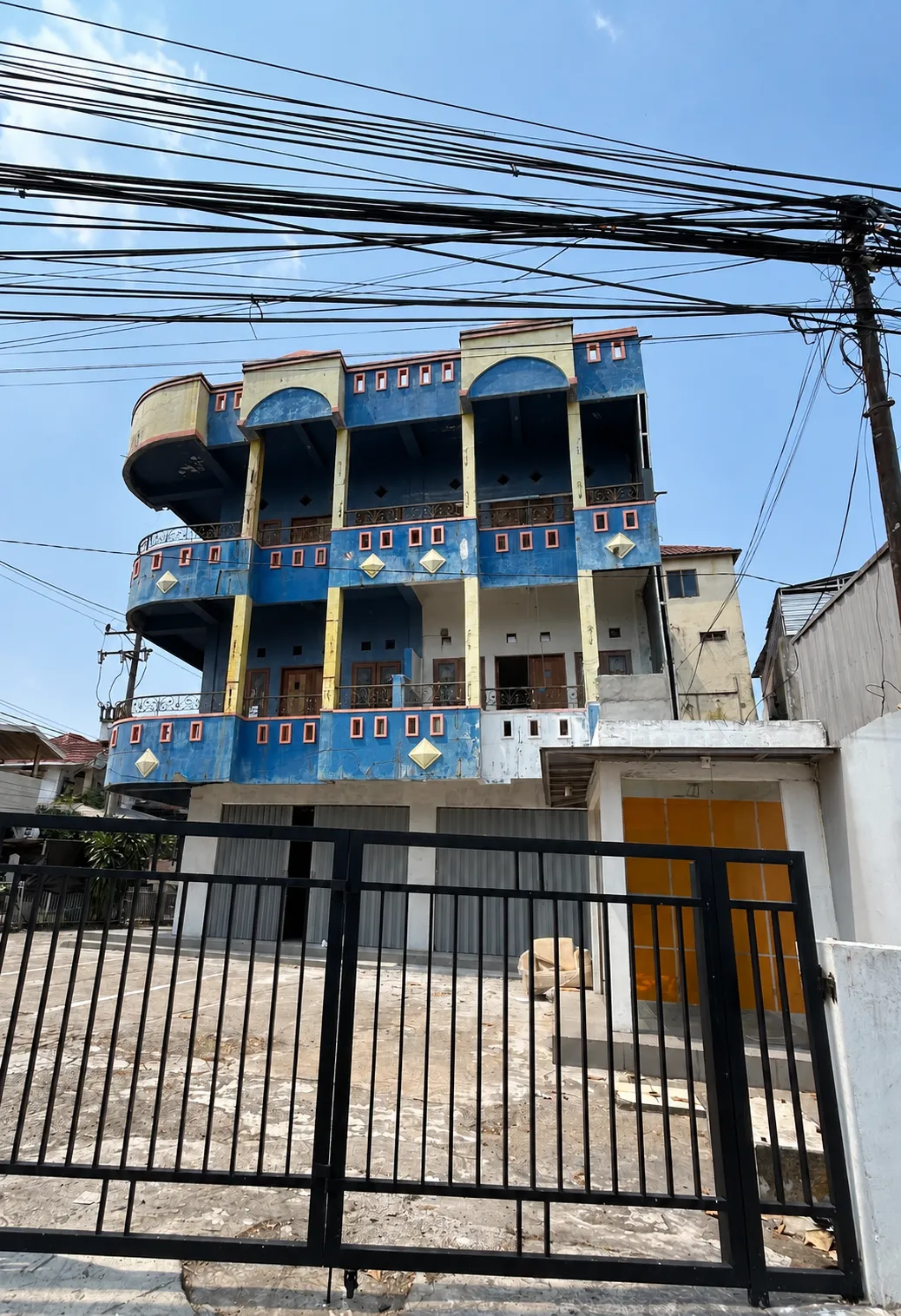 Shophouse for Rent, Three Storeys, Two Units on Jl. Pangeran Antasari