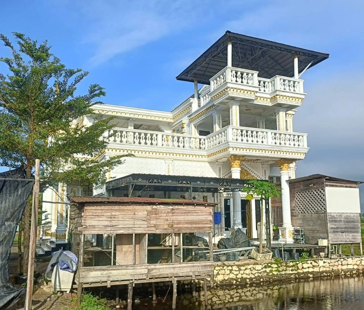 Rumah Mewah Dijual 300 m² Dua Lantai di Amuntai Selatan 7