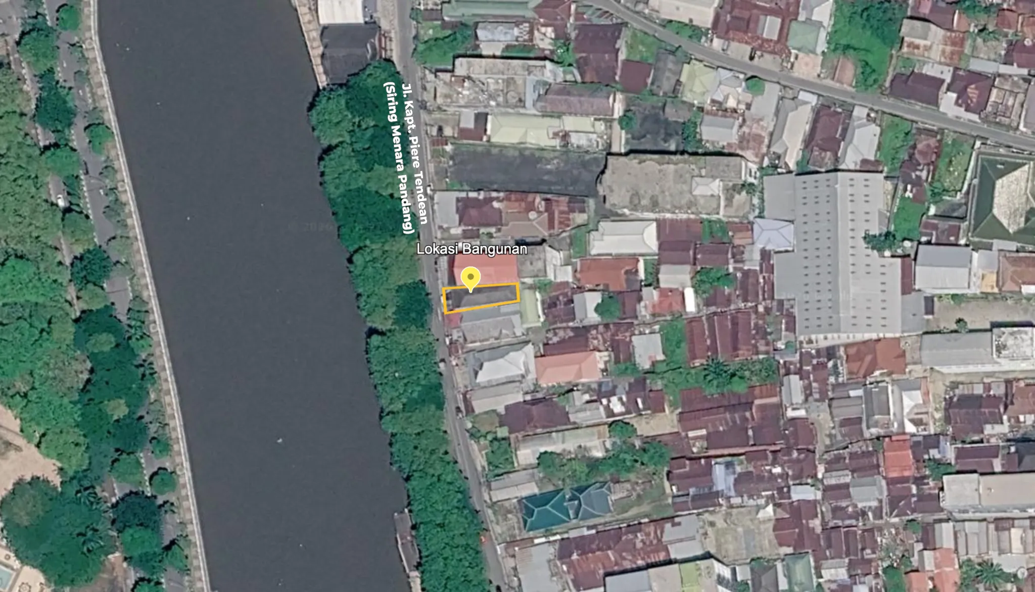 马辰 Jl. Piere Tendean 商铺出售，正对 Siring Menara Pandang