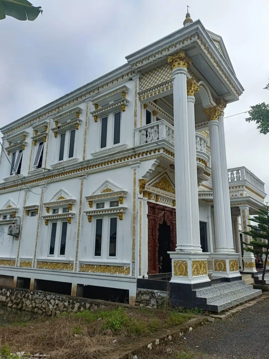 Rumah Mewah Dijual 300 m² Dua Lantai di Amuntai Selatan 3