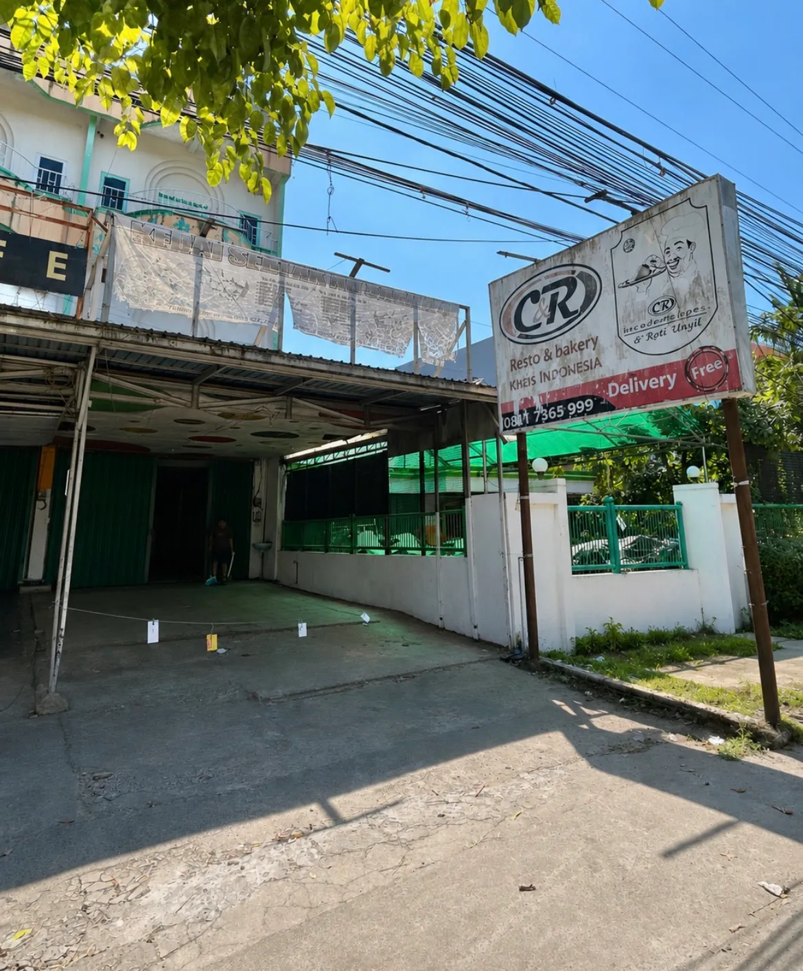 Kayu Tangi 三层商铺出租，正对 Mie Gacoan