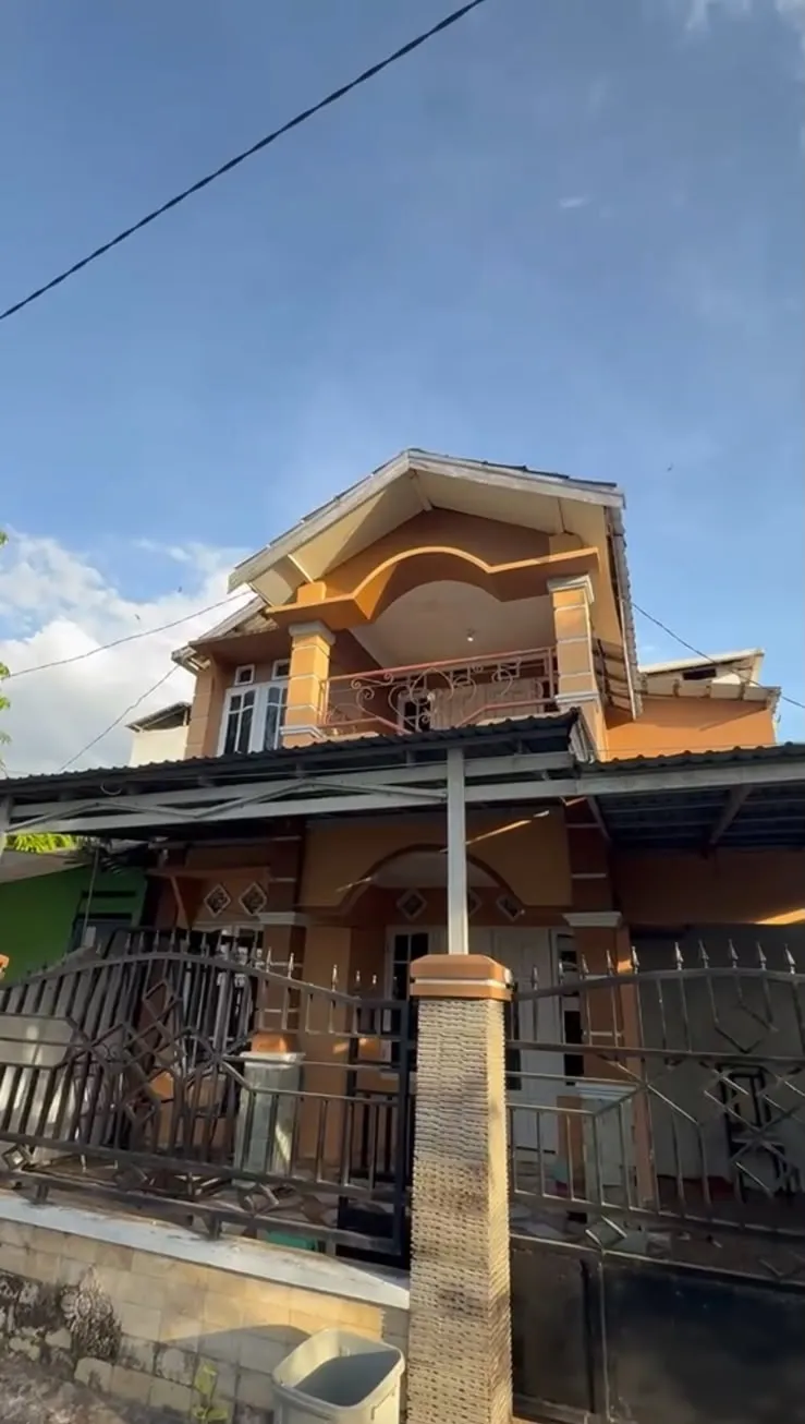 Rumah 2 Lantai dengan Sarang Walet Dijual di Basirih