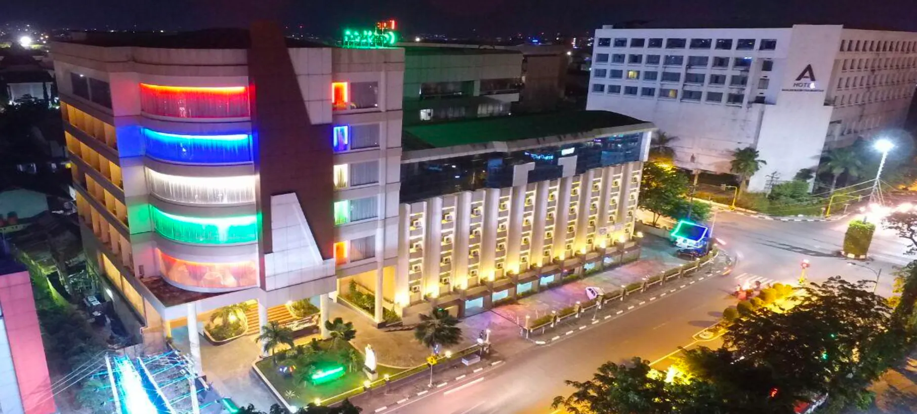 Lambung Mangkurat 路三星级酒店出售，122 间客房