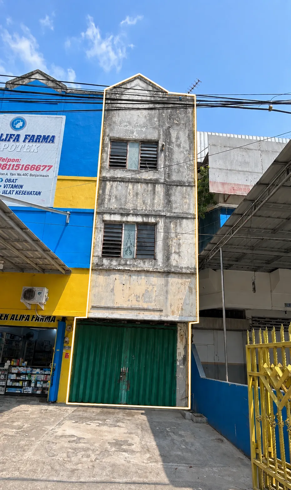 Shophouse for Rent, Three Storeys 4 x 20 Metres on Jl. Kolonel Sugiono