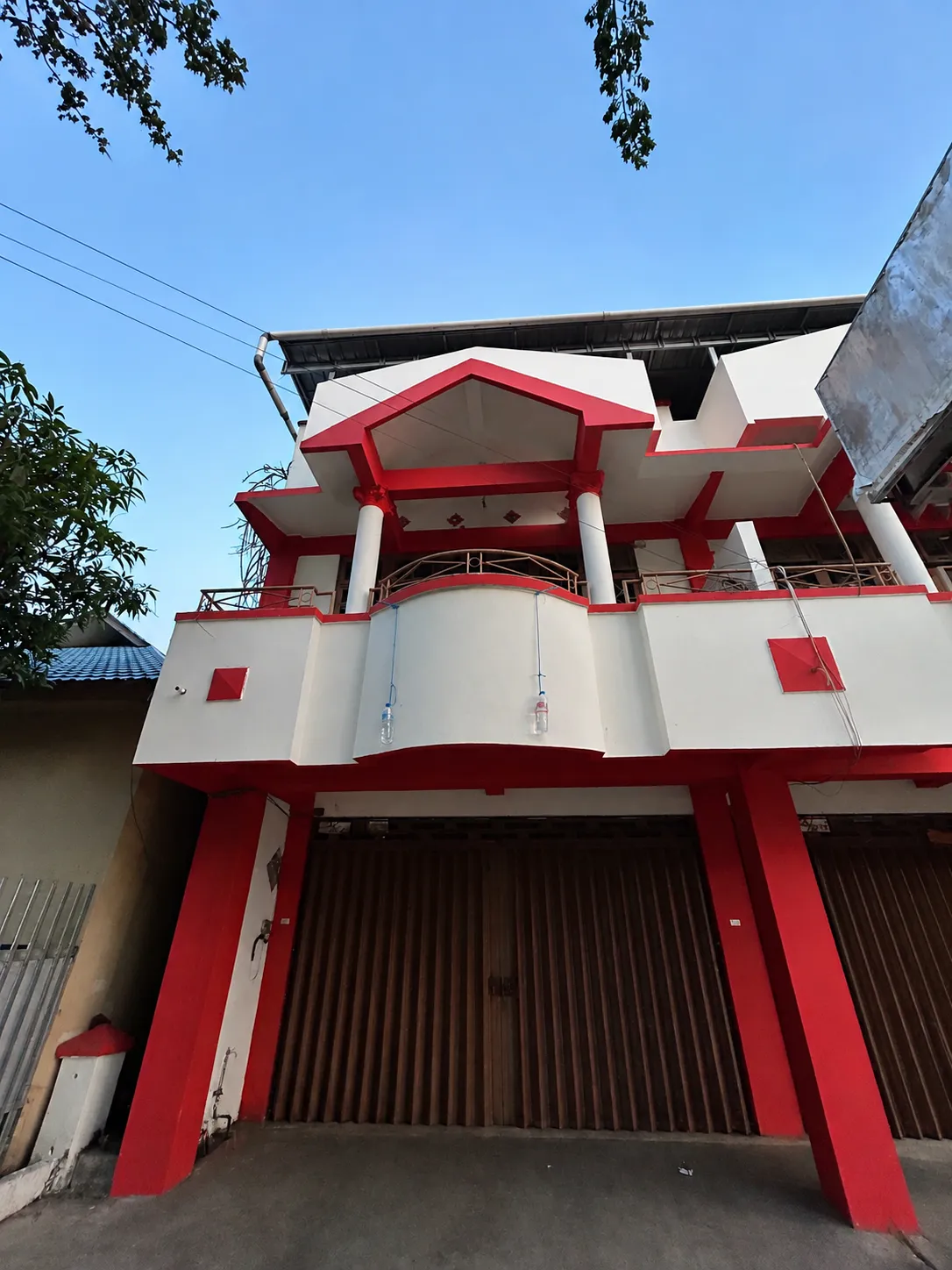 Two-Storey Shophouse with Parking Yard for Rent in Banjar Indah