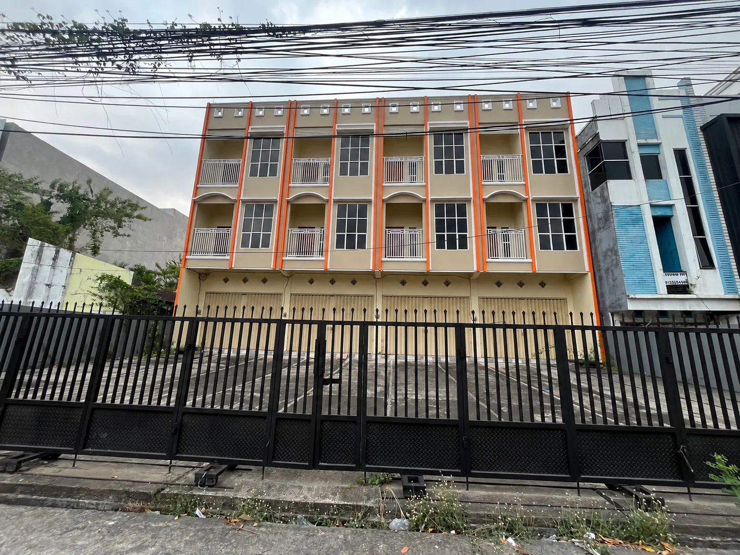 Three-Storey Shophouse for Rent at the Cendana Lights, Kayu Tangi