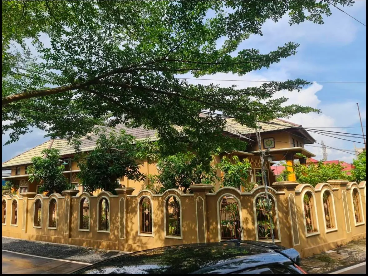 班惹马辛 Jl. Sultan Adam 带泳池住宅出售 4