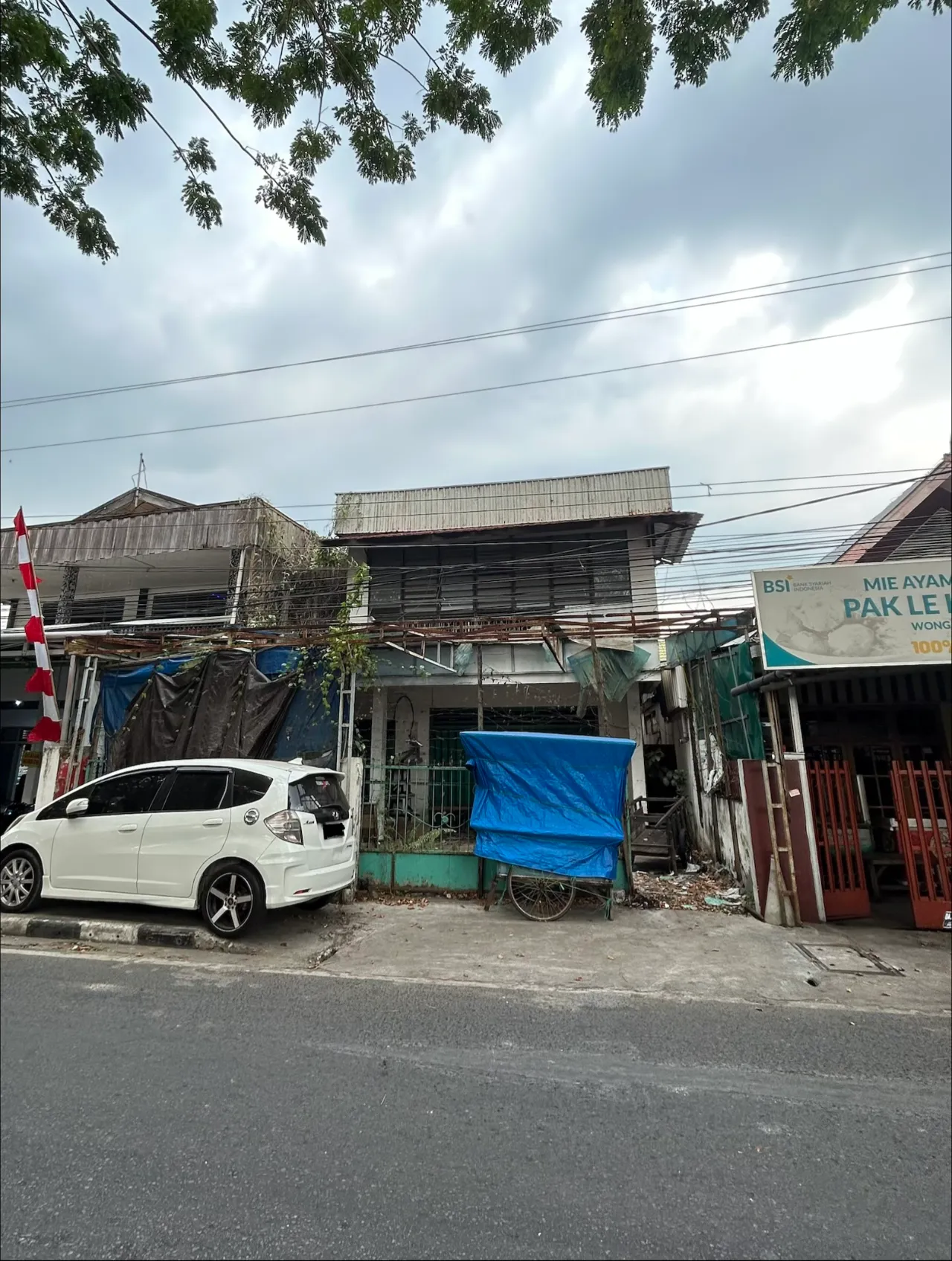 Shophouse for Sale on Jl. Piere Tendean, Facing Siring Menara Pandang Banjarmasin